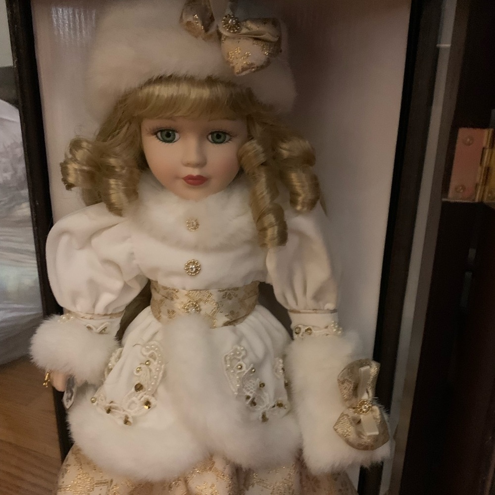 1999 Camellia Garden Collection Brass Key Victorian Porcelain Doll